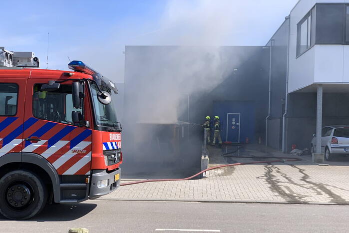 Flinke rookontwikkeling bij brand in haakarm container