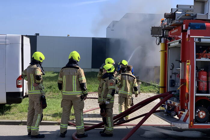 Flinke rookontwikkeling bij brand in haakarm container