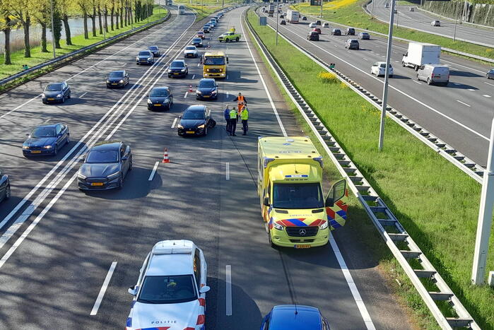Flinke file op snelweg door verkeersongeval