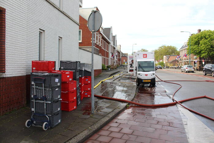 Accu PicNic bezorgwagen vliegt in brand