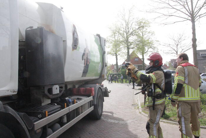 Laadruimte vuilniswagen vat vlam