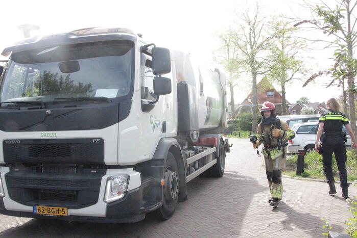 Laadruimte vuilniswagen vat vlam