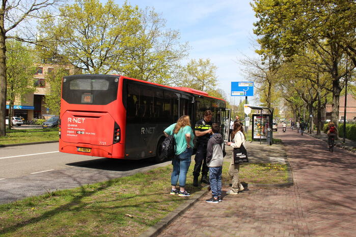 Lijnbus 400 botst op personenauto