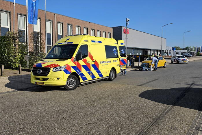 Fietser gewond bij botsing met auto