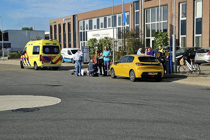Fietser gewond bij botsing met auto