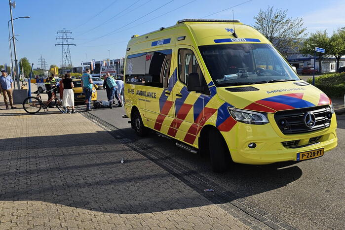 Fietser gewond bij botsing met auto