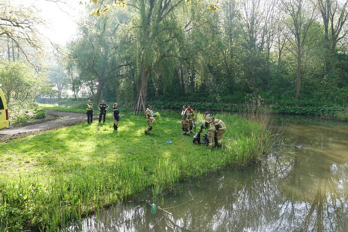 Scootmobiel-bestuurder te water