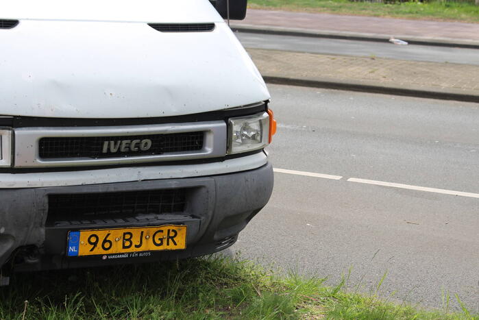 Twee voertuigen betrokken bij kop-staart botsing