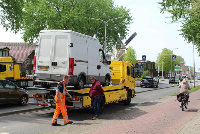 Twee voertuigen betrokken bij kop-staart botsing