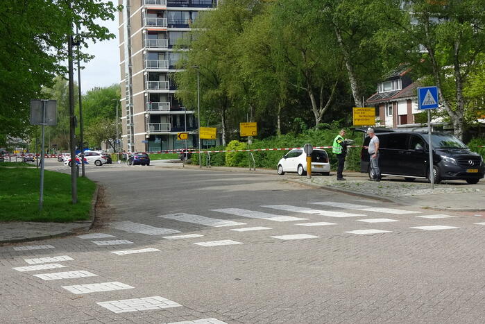 Straat afgezet na vondst mogelijk explosief