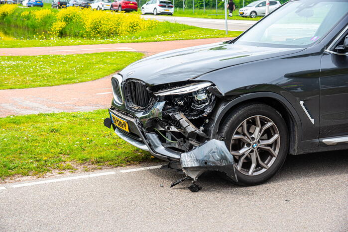 Motorrijder zwaargewond bij aanrijding met auto
