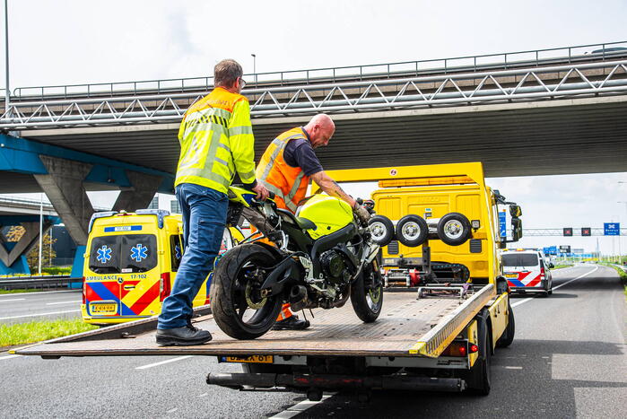 Motorrijder zwaargewond bij ongeval op snelweg