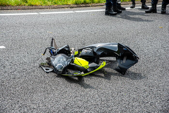 Motorrijder zwaargewond bij ongeval op snelweg