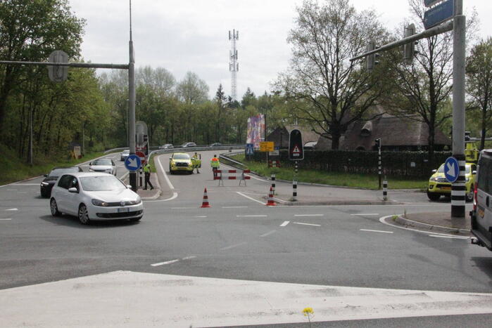 Snelweg afgesloten na gekantelde caravan