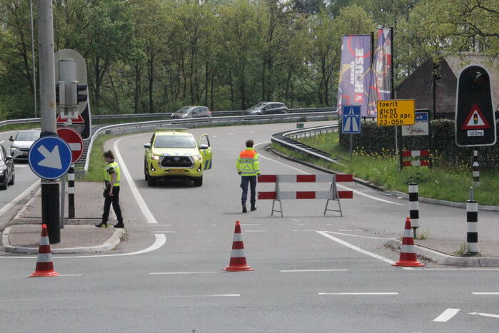 Snelweg afgesloten na gekantelde caravan
