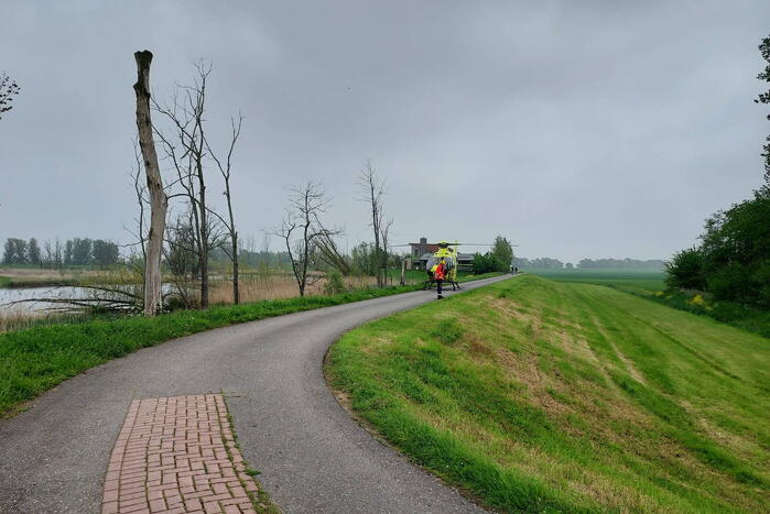 Zwaargewonde en ravage na botsing tussen bus en auto