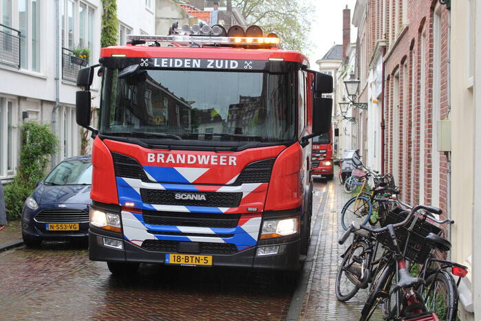 Straat afgezet na brand in gebouw basisschool Lucas van Leyden