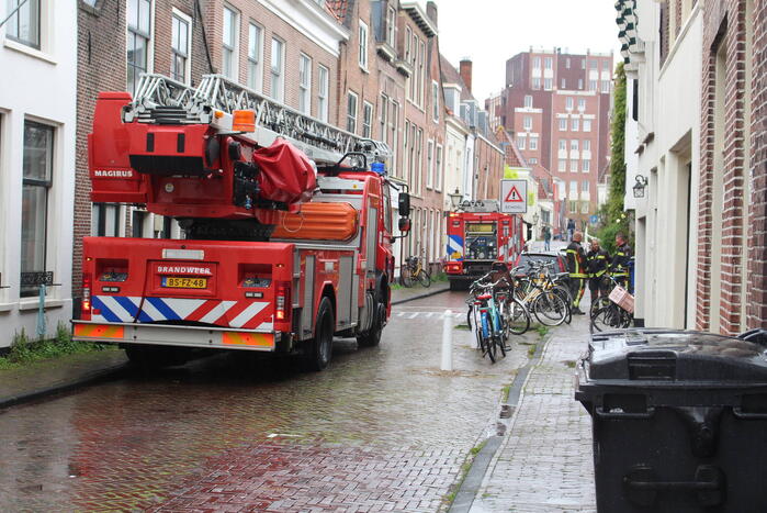 Straat afgezet na brand in gebouw basisschool Lucas van Leyden