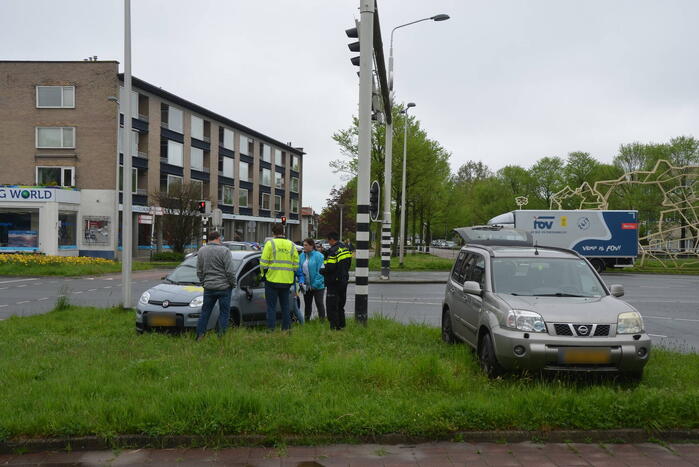 Voetganger aangetikt door autospiegel