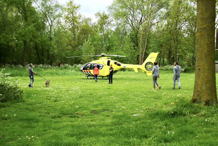 Traumahelikopter landt na steekpartij
