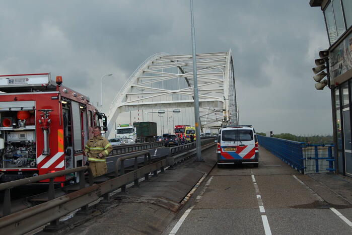 Veel file en wegafsluiting door autobrand