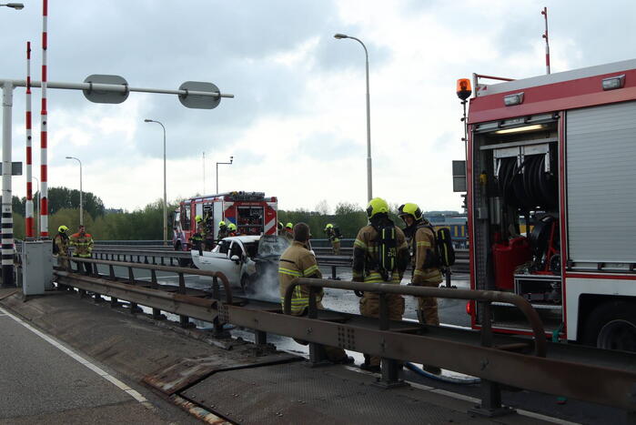 Veel file en wegafsluiting door autobrand