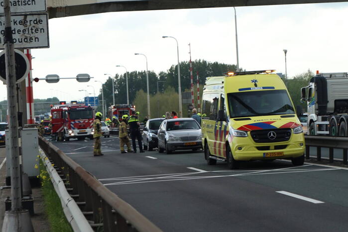 Veel file en wegafsluiting door autobrand