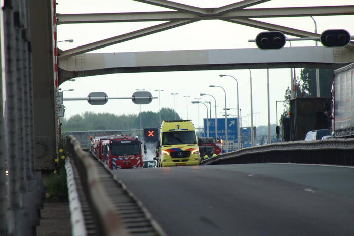 Veel file en wegafsluiting door autobrand