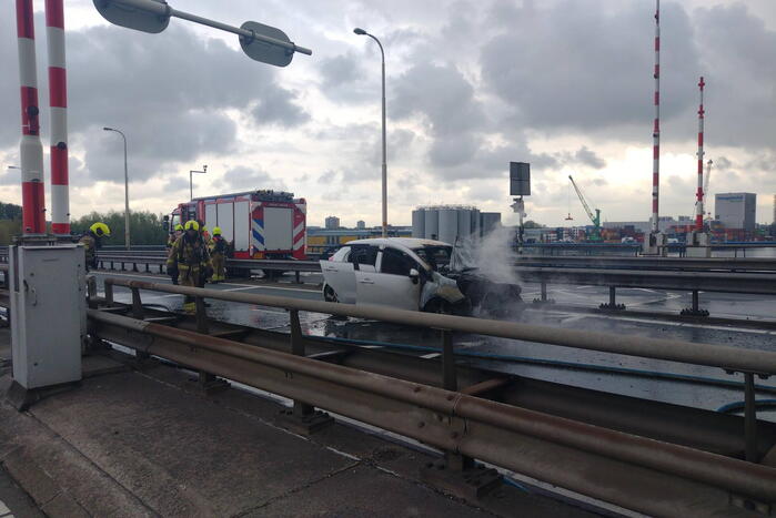 Veel file en wegafsluiting door autobrand