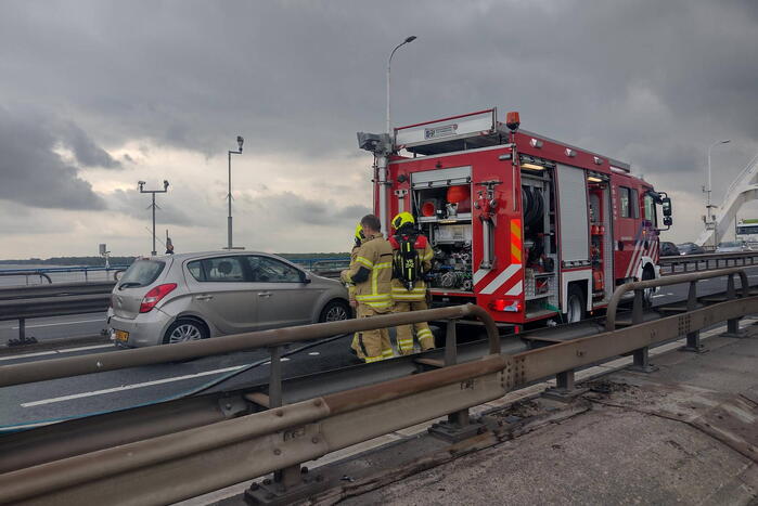 Veel file en wegafsluiting door autobrand