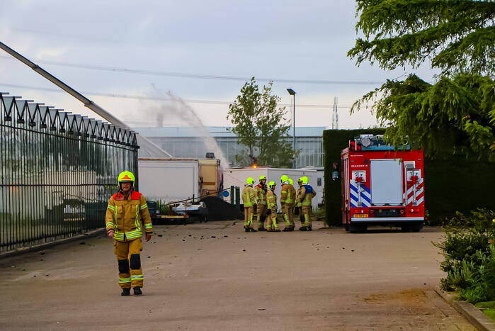 Grote rookwolken bij zeer grote industriebrand