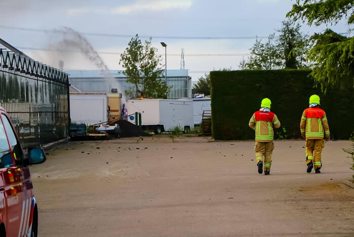 Grote rookwolken bij zeer grote industriebrand