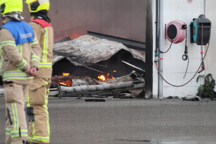 Grote rookwolken bij zeer grote industriebrand