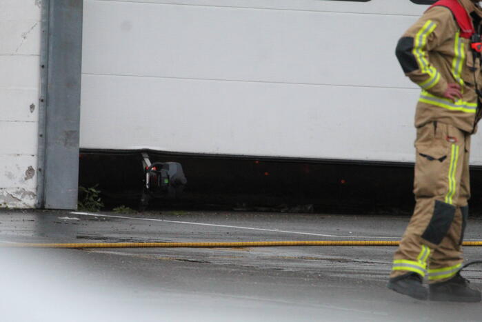 Grote rookwolken bij zeer grote industriebrand