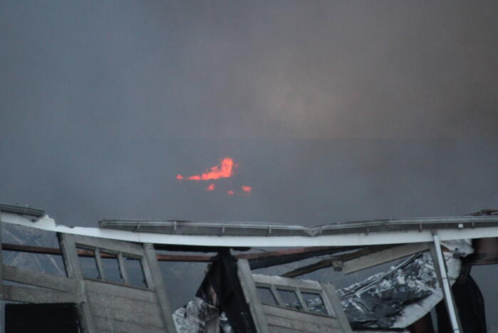 Grote rookwolken bij zeer grote industriebrand