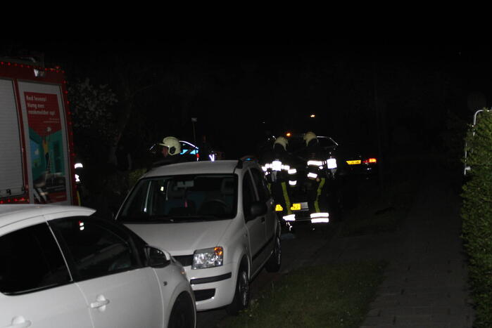 Brand in motorcompartiment van auto