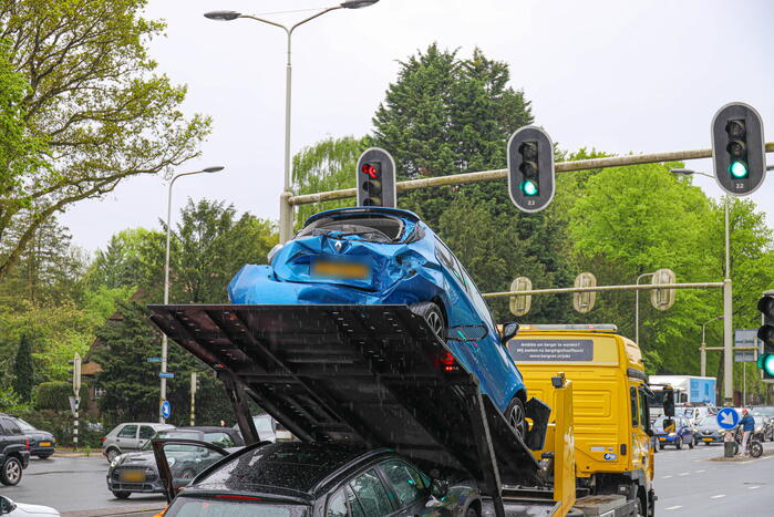 Flinke schade en gewonden bij kop-staart botsing