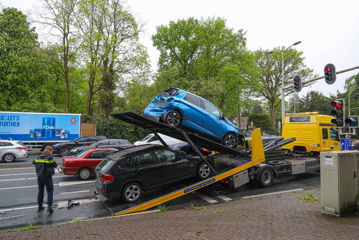Flinke schade en gewonden bij kop-staart botsing
