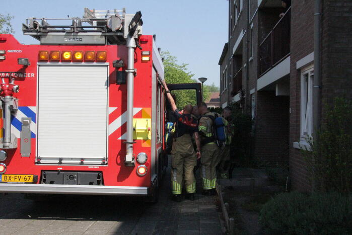 Pan op kookplaat vat vlam