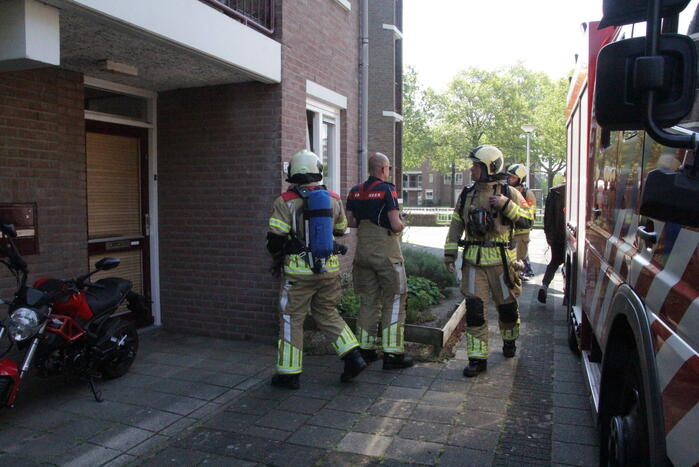 Pan op kookplaat vat vlam