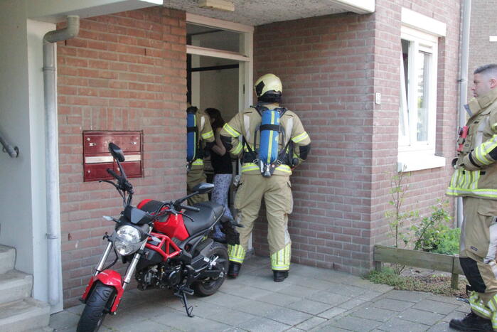 Pan op kookplaat vat vlam