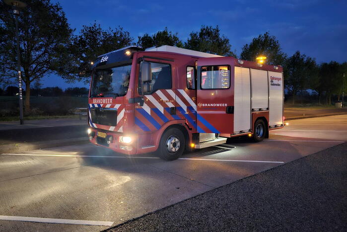 Brandweer blust container bij tankstation