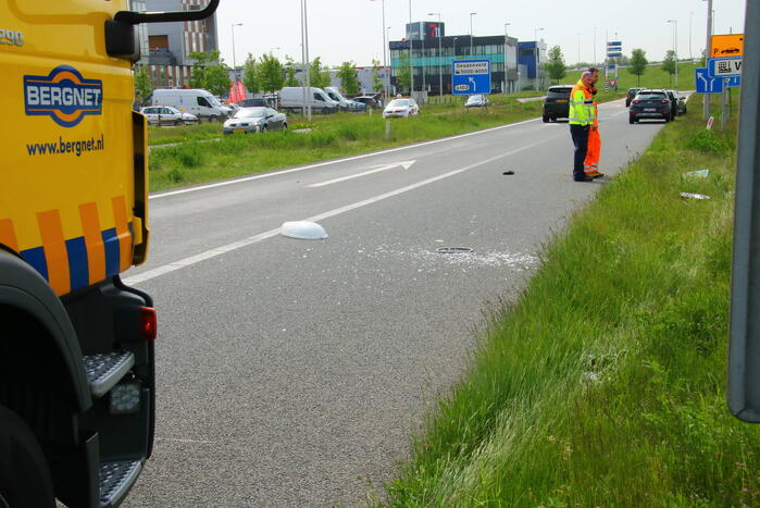 Automobilist ramt lantaarnpaal