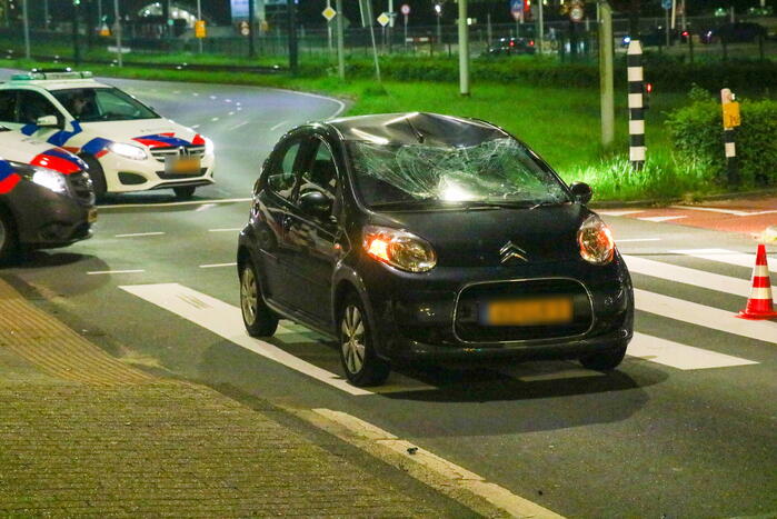 Auto zwaar beschadigd na scheppen fietser