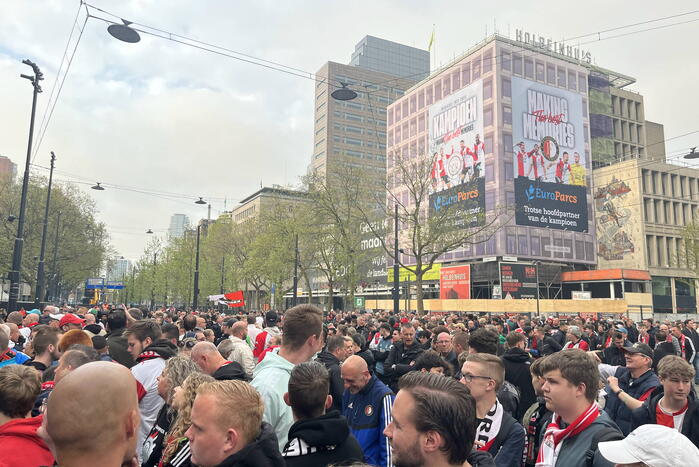 Feyenoord-fans verzamelen zich voor de huldiging