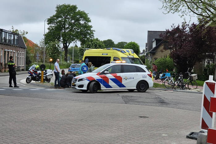 Fietsster gewond bij botsing met auto