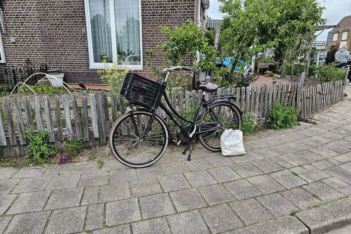 Fietser en automobilist in botsing