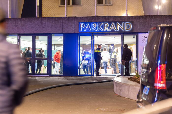 Gezin van balkon gered na brand