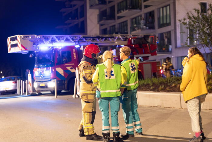 Gezin van balkon gered na brand