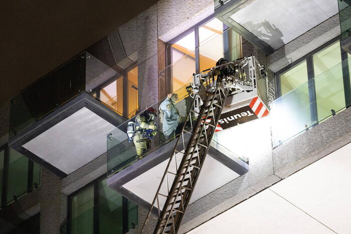 Gezin van balkon gered na brand